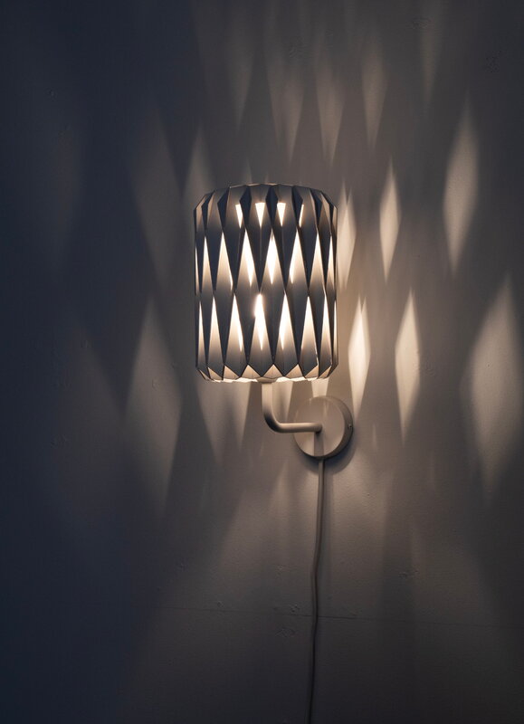 Pilke Lights Pilke Signature 18 varrellinen seinävalaisin, valkoinen, sisustuskuva