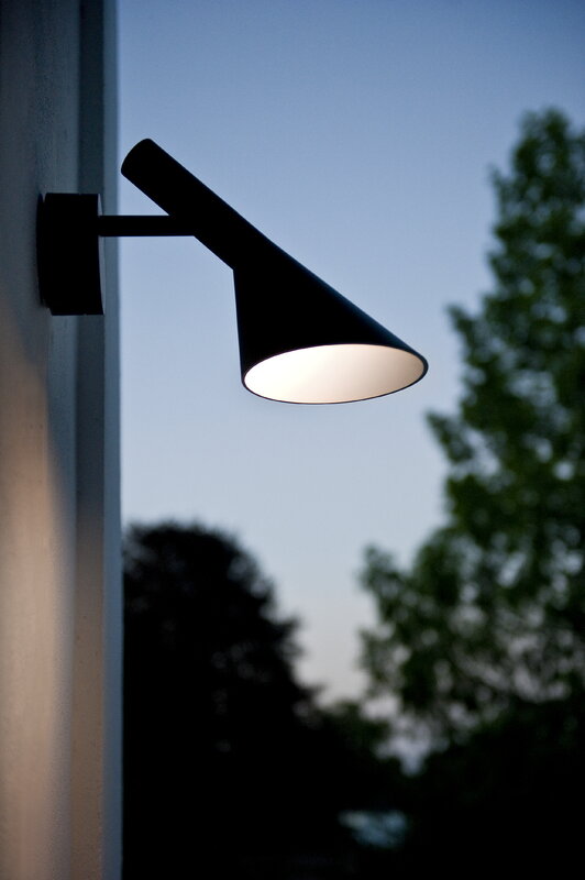 Godkendelse Halvkreds Pensioneret Louis Poulsen AJ 50 wall lamp for outdoors, black | Finnish Design Shop
