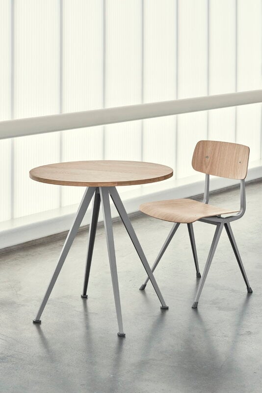HAY Tavolino Pyramid Café 21, 70 cm, beige - rovere laccato, immagine decorativa