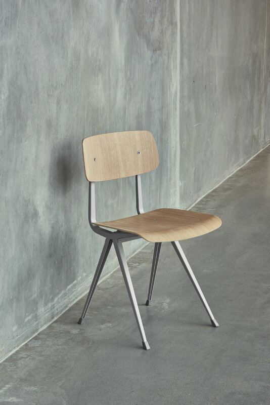 HAY Result Stuhl, Beige – Eiche lackiert, dekorationsbild