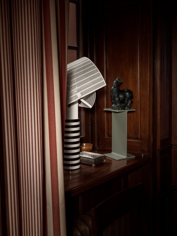 String Furniture Museum Pedestal, green, decoration image