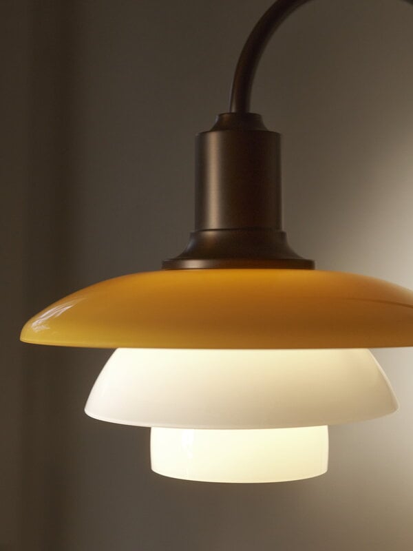 Louis Poulsen PH 2/2 seinävalaisin, Centenary Edition, aged brass - amber - opal white, näkymä 6
