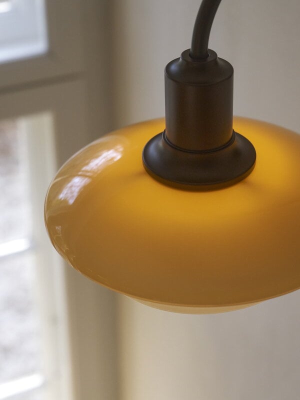 Louis Poulsen PH 2/2 seinävalaisin, Centenary Edition, aged brass - amber - opal white, näkymä 7
