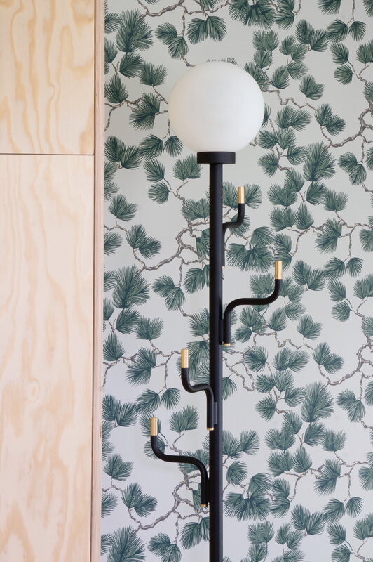 Swedish Ninja Big Darling floor lamp, ninja black, decoration image