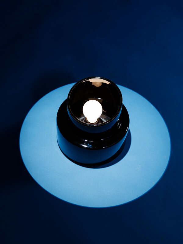 Serax Lampe de table Pillar, noir, image décorative
