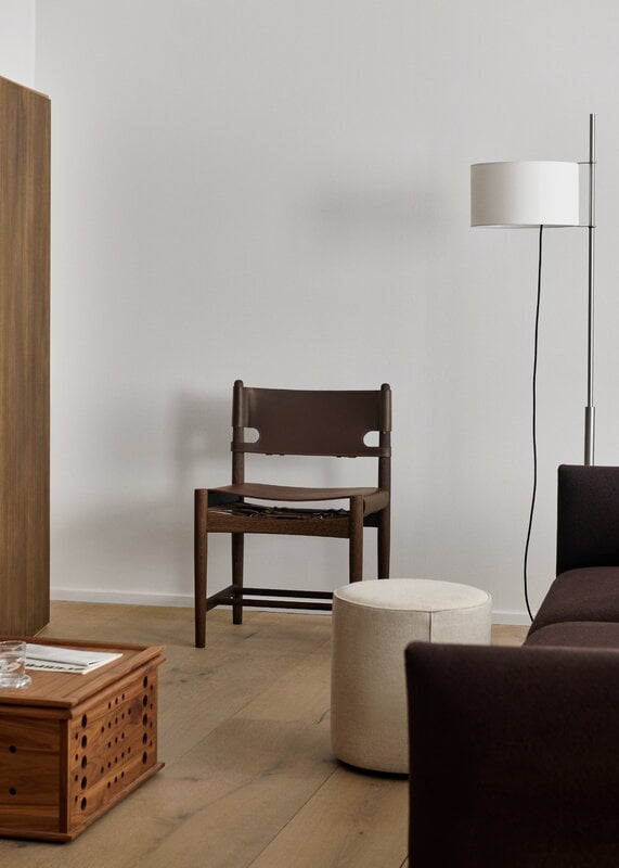 Fredericia The Spanish Dining Chair, dunkles braunes Sattelleder - geräucherte Eiche, dekorationsbild