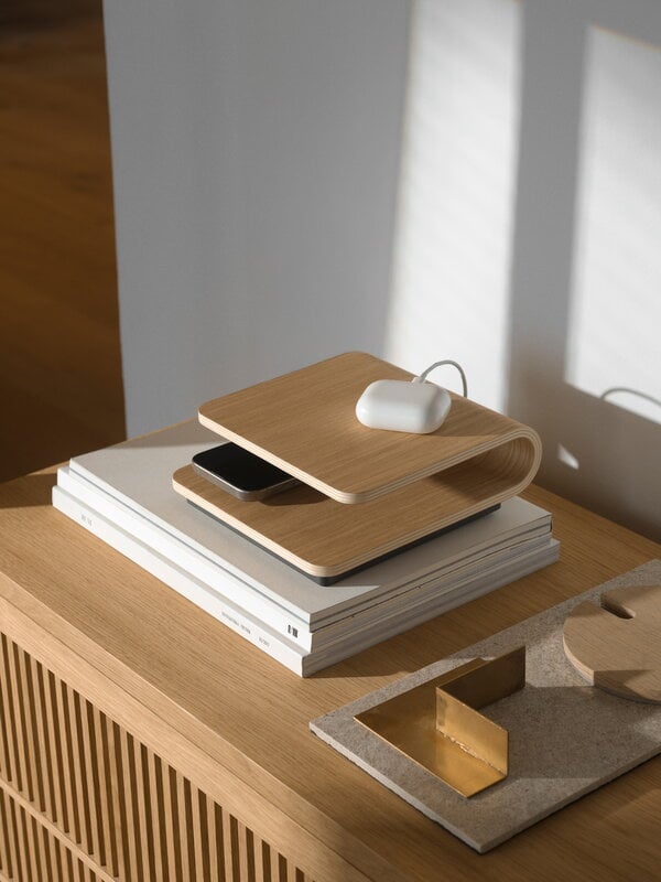 Stelton Ro caricabatterie wireless, rovere, immagine decorativa