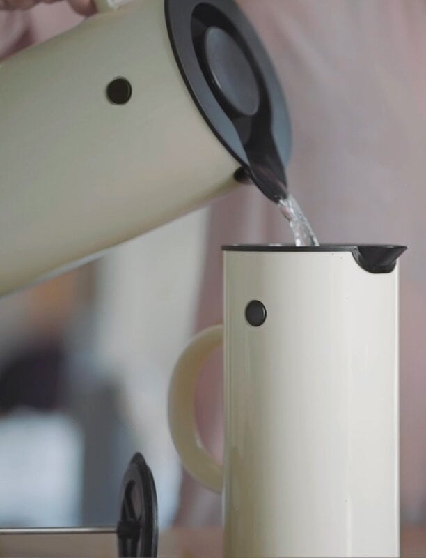 Stelton EM77 vattenkokare, sand, dekorationsbild