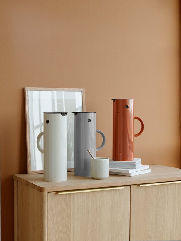 Stelton EM77 vacuum jug 1,0 L, sand, decoration image