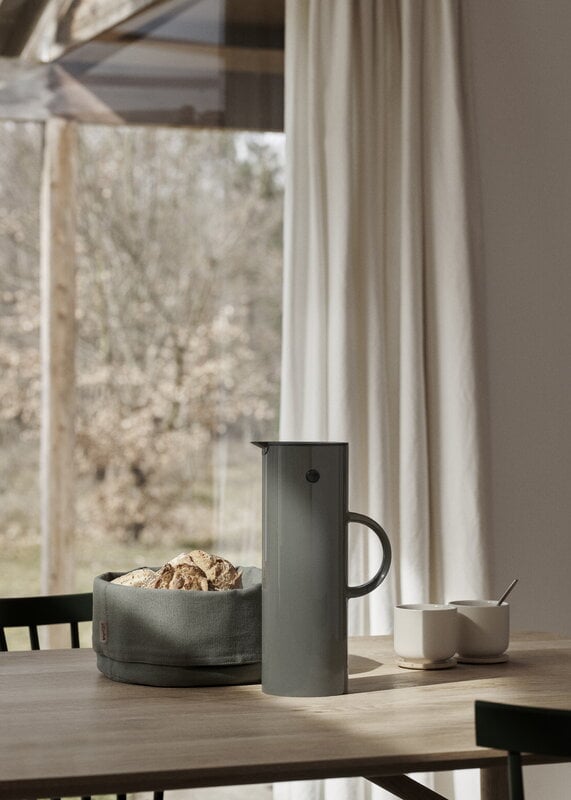 Stelton EM77 Isolierkanne, 1,0 l, dunkles Forstgrün, dekorationsbild