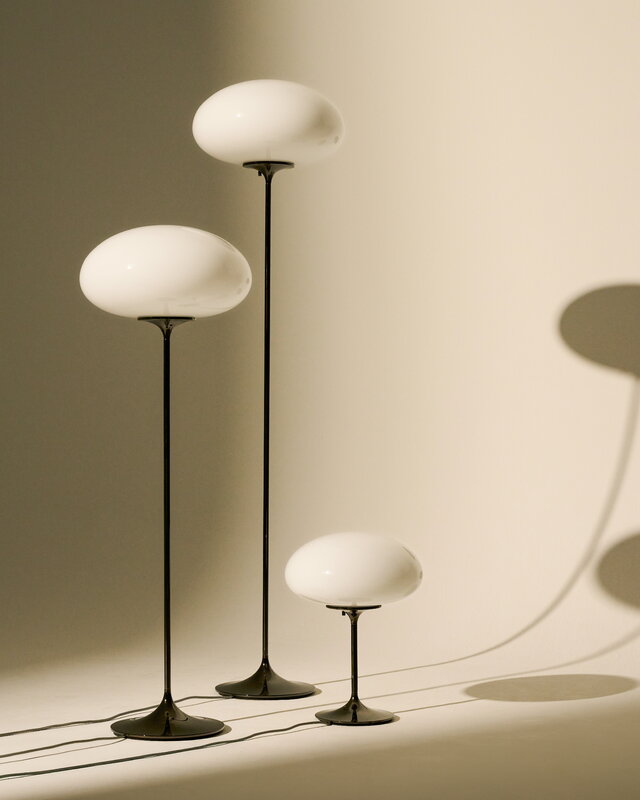 GUBI Stemlite floor lamp, 110 cm, black chrome - opal, decoration image