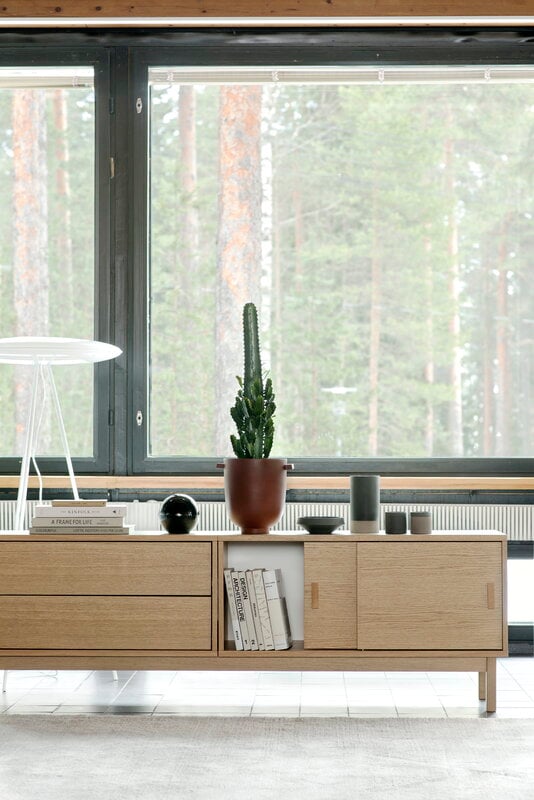 Tapio Anttila Collection Linkki 180 TV-Bank mit Schiebetür und Schublade, Eiche, dekorationsbild