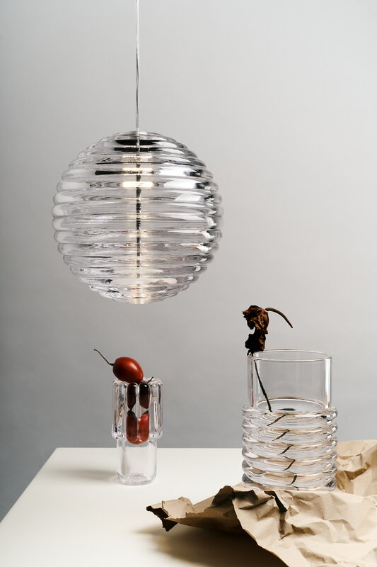 Tom Dixon Press Sphere LED Pendelleuchte, 2700 K, klar, dekorationsbild