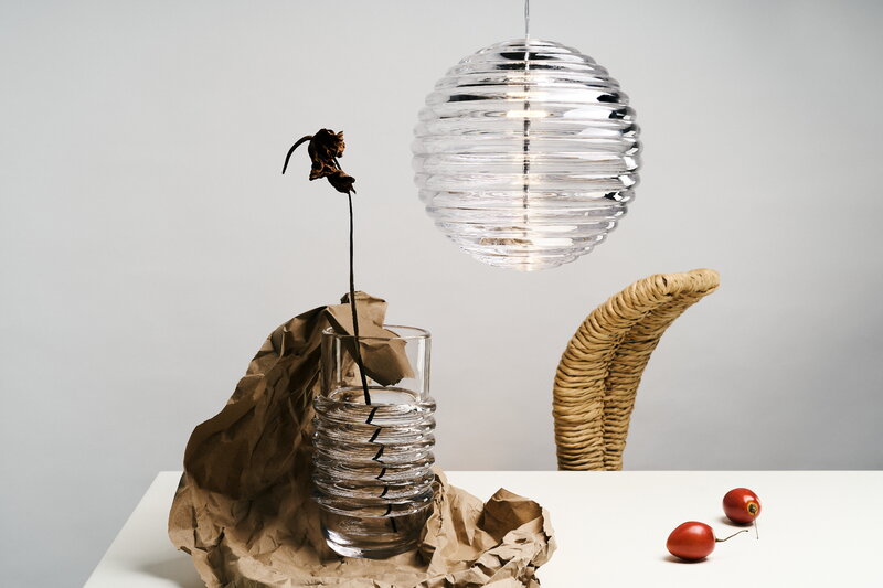 Tom Dixon Press Sphere LED Pendelleuchte, 2700 K, klar, dekorationsbild