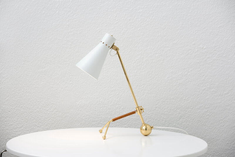 Innolux Tapio table lamp, white - brass, decoration image