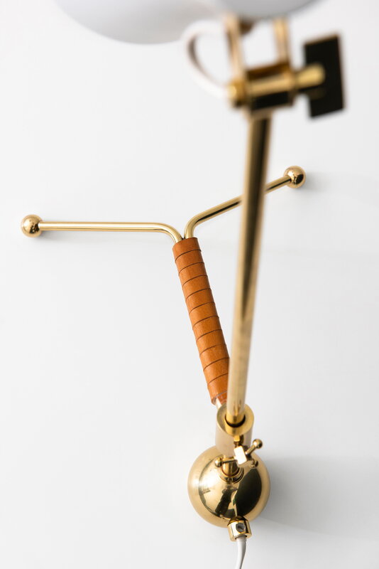 Innolux Tapio table lamp, white - brass, decoration image