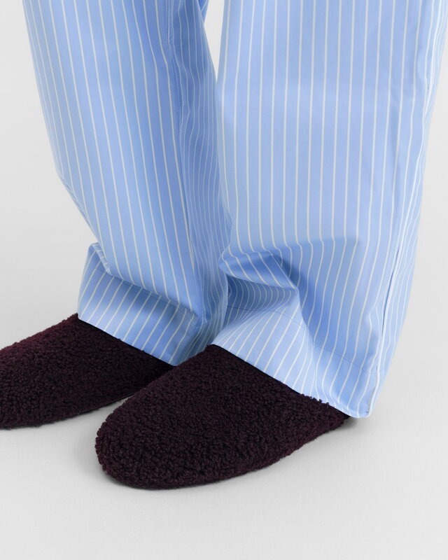Tekla Slippers, wine, decoration image