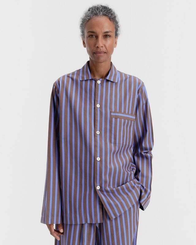 Tekla Poplin long-sleeved pyjama shirt, chestnut stripes, decoration image