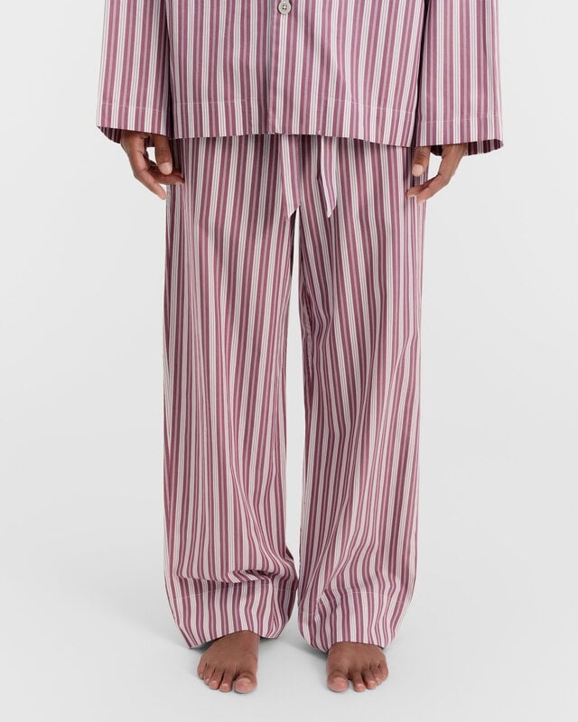 Tekla Poplin pyjamasbyxor, rabarber ränder, dekorationsbild