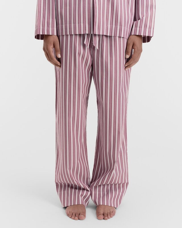 Tekla Poplin pyjamasbyxor, rabarber ränder, dekorationsbild