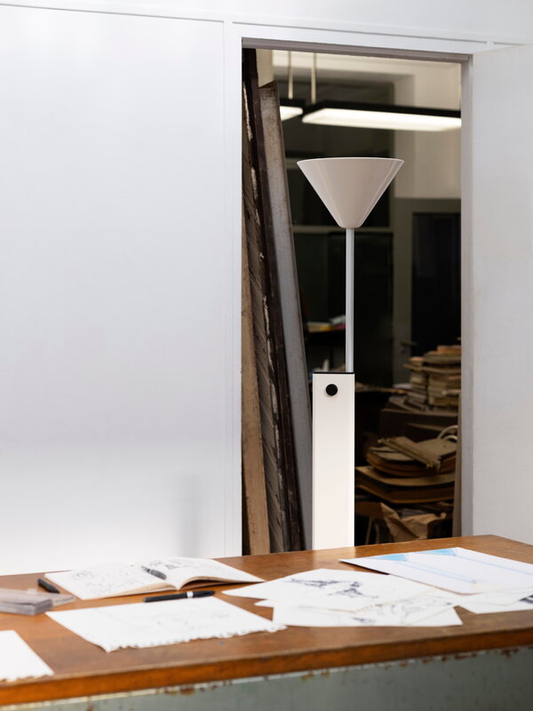 HAY Twist floor lamp, cream white, decoration image