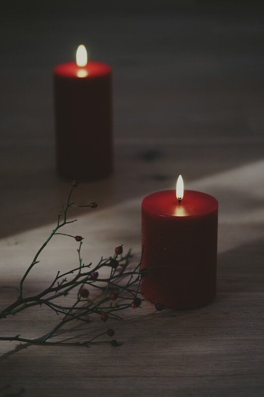 Uyuni Lighting LED pillar candle, 7,8 x 10 cm, rustic texture, carmine red, decoration image