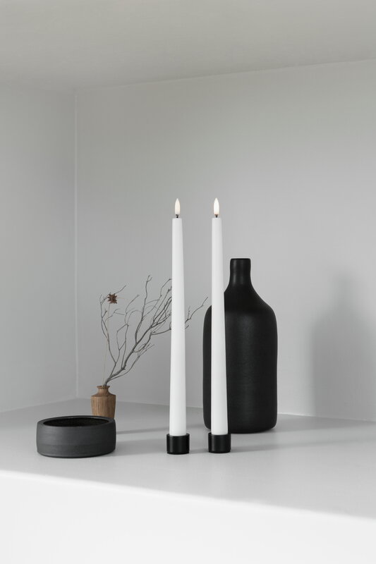 Uyuni Lighting Light kynttilänjalka LED kruunukynttilöille, 2 kpl, mattamusta, sisustuskuva