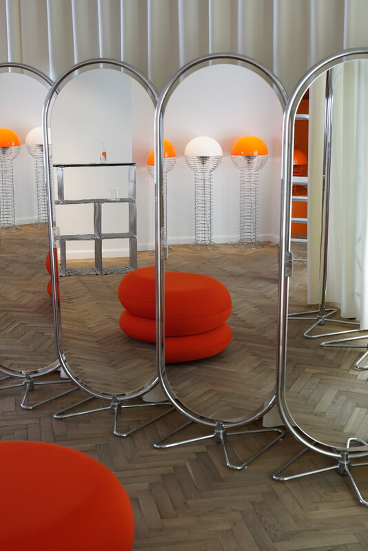 Verpan Wire floor lamp, chrome - orange, decoration image
