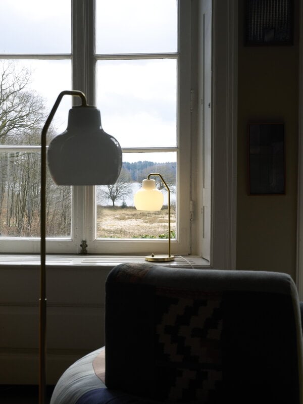 Louis Poulsen VL Ring Crown table lamp, opal glass, decoration image