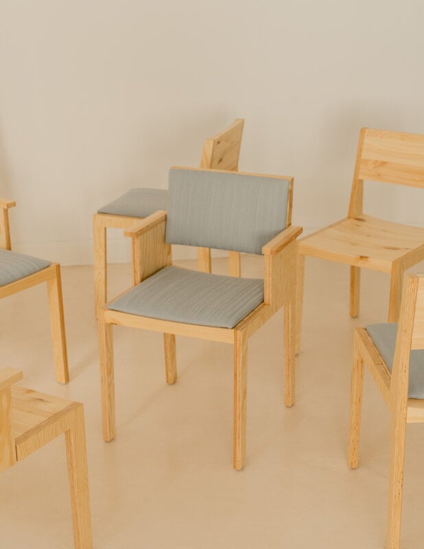 Vaarnii 016 Maasto tuoli, verhoiltu, mänty - harmaa Kvadrat Alle, näkymä 14