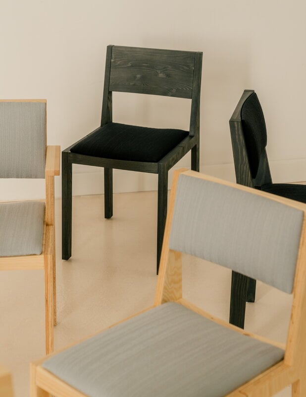 Vaarnii 016 Maasto tuoli, verhoiltu, mänty - harmaa Kvadrat Alle, näkymä 16