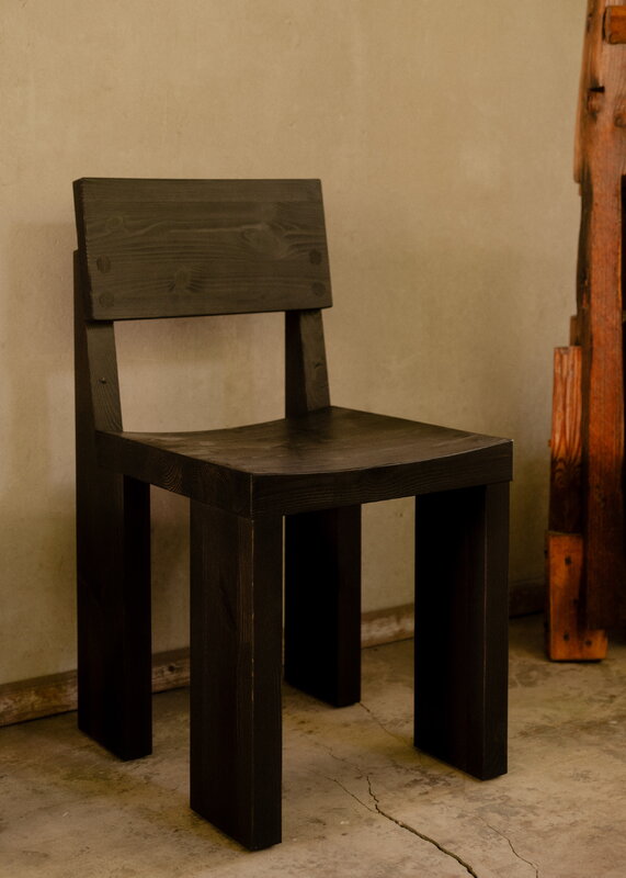 Vaarnii 001 dining chair, black, decoration image