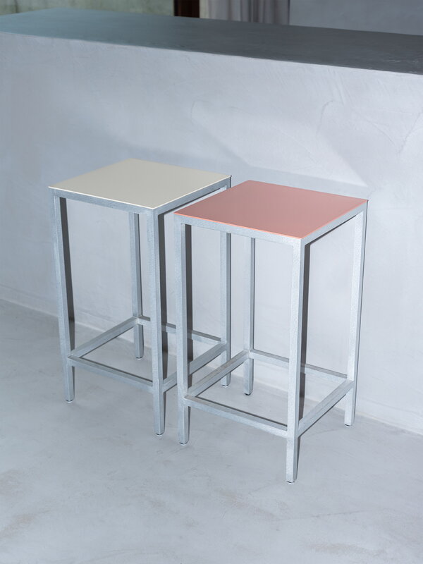 valerie_objects Sgabello da bar Alu, M, avorio, immagine decorativa