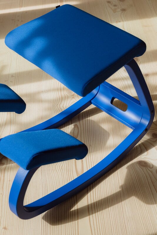 Varier Variable Monochrome kneeling chair, marine, decoration image
