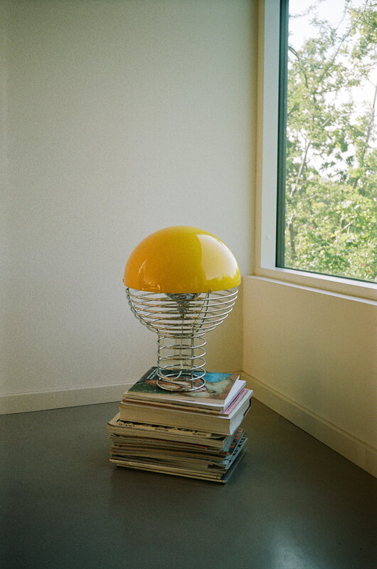 Verpan Wire table lamp, 30 cm, chrome - yellow, decoration image