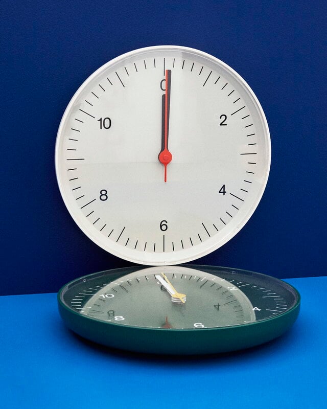 HAY Table acrylic-glass clock - White