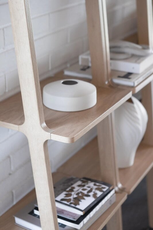 Swedese Libri shelf, 3 shelves, natural lacquered oak, decoration image