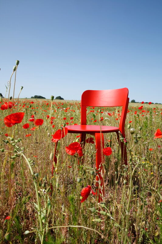 TAKT T22 Turn chair, Japan red, decoration image