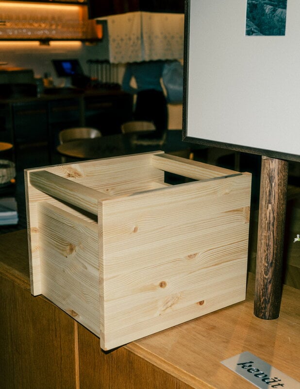 Vaarnii 020 Koppa crate, large, pine, view 2