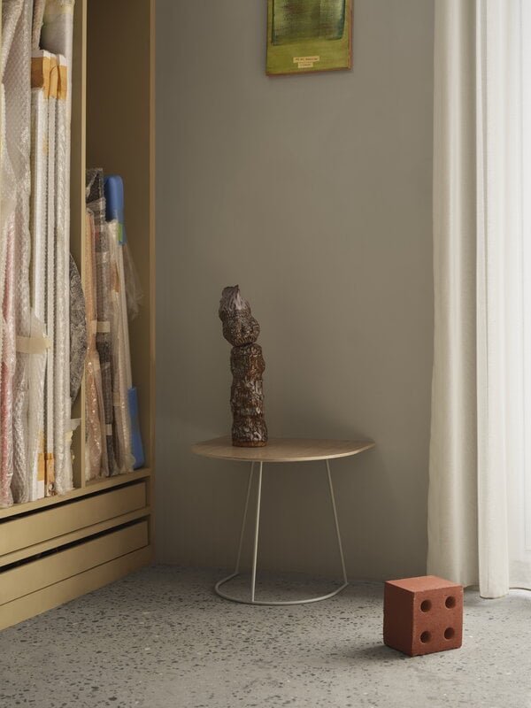 Muuto Airy coffee table, half size, lacquered oak veneer - off-white, decoration image