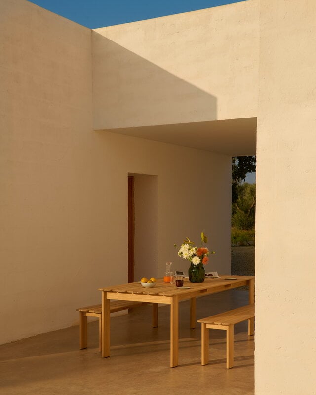 Muuto Assemble bench, 180 x 36,5 cm, teak, decoration image