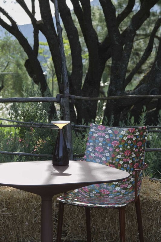 Kartell Camomille portable table lamp, black, decoration image