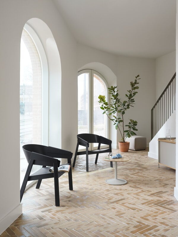 Muuto Cover lounge chair, black, decoration image