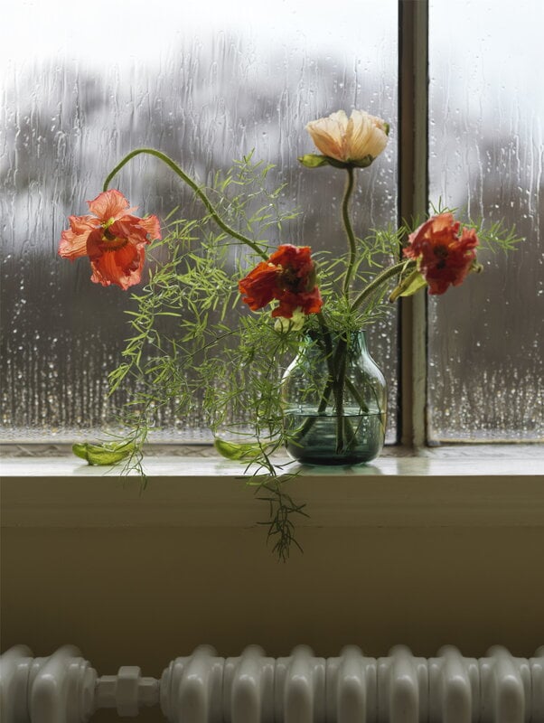 Muuto Silent vase, 11 cm, dark green, decoration image