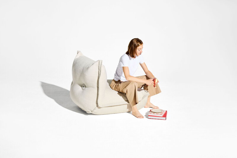 Fatboy The BonBaron Slim Loungesessel, recyceltes Bouclé Creme, dekorationsbild