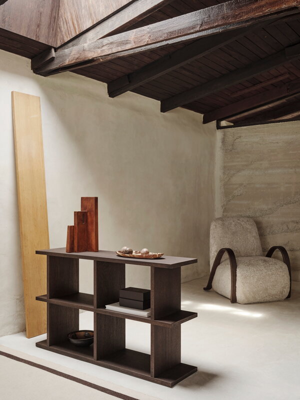 Ferm Living Buur Loungesessel, Schaffell Moonlight - dunkel gebeizte ...