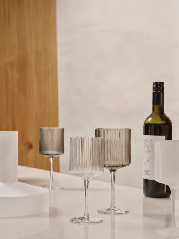 Ferm Living Verres à vin blanc Ripple, 2 pièces, transparent, image décorative