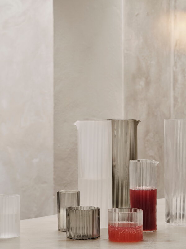 Ferm Living Pichet à eau Ripple, givré, vue 2
