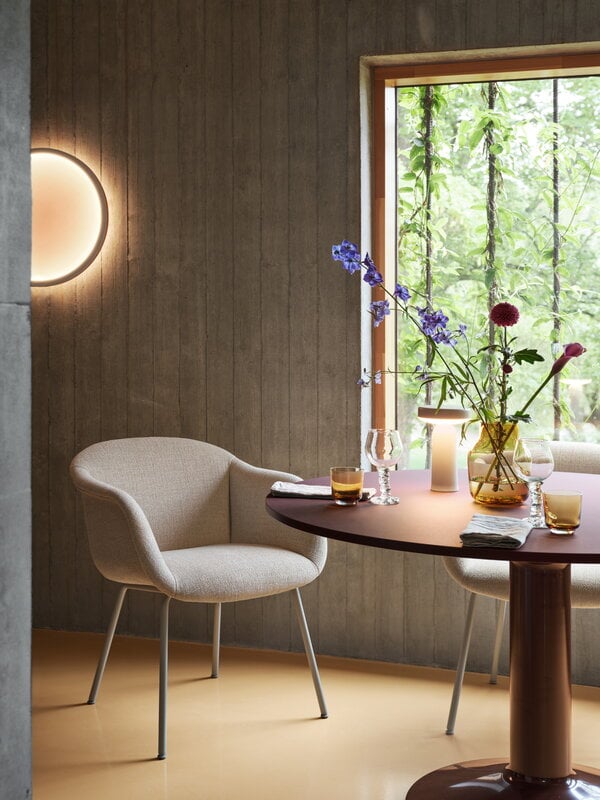 Muuto Midst table, 160 cm, dark red linoleum - dark red, decoration image