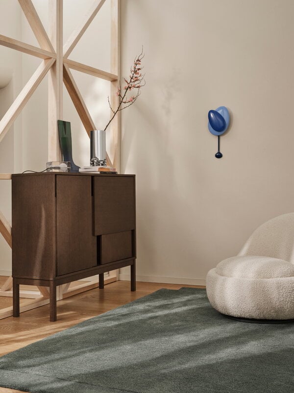 Design House Stockholm Layer senkki jaloilla, tumma tammi, näkymä 6